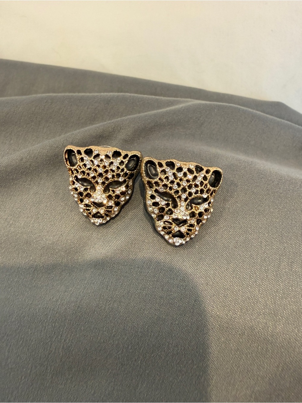 NWOT Gold and Black Leopard Face Stud Earrings